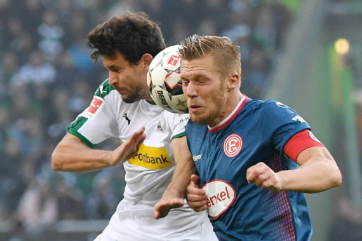 球送向禁区 球送向禁区