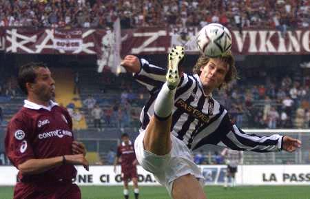 持球牵制 持球牵制